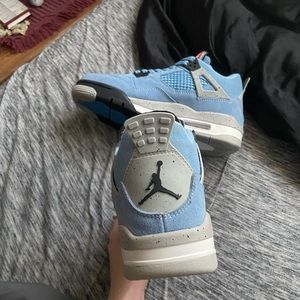 the box got torn up but they have never been worn cause they’re too big